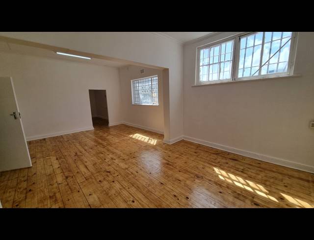 350M² BUILDING TO LET IN WOODSTOCK